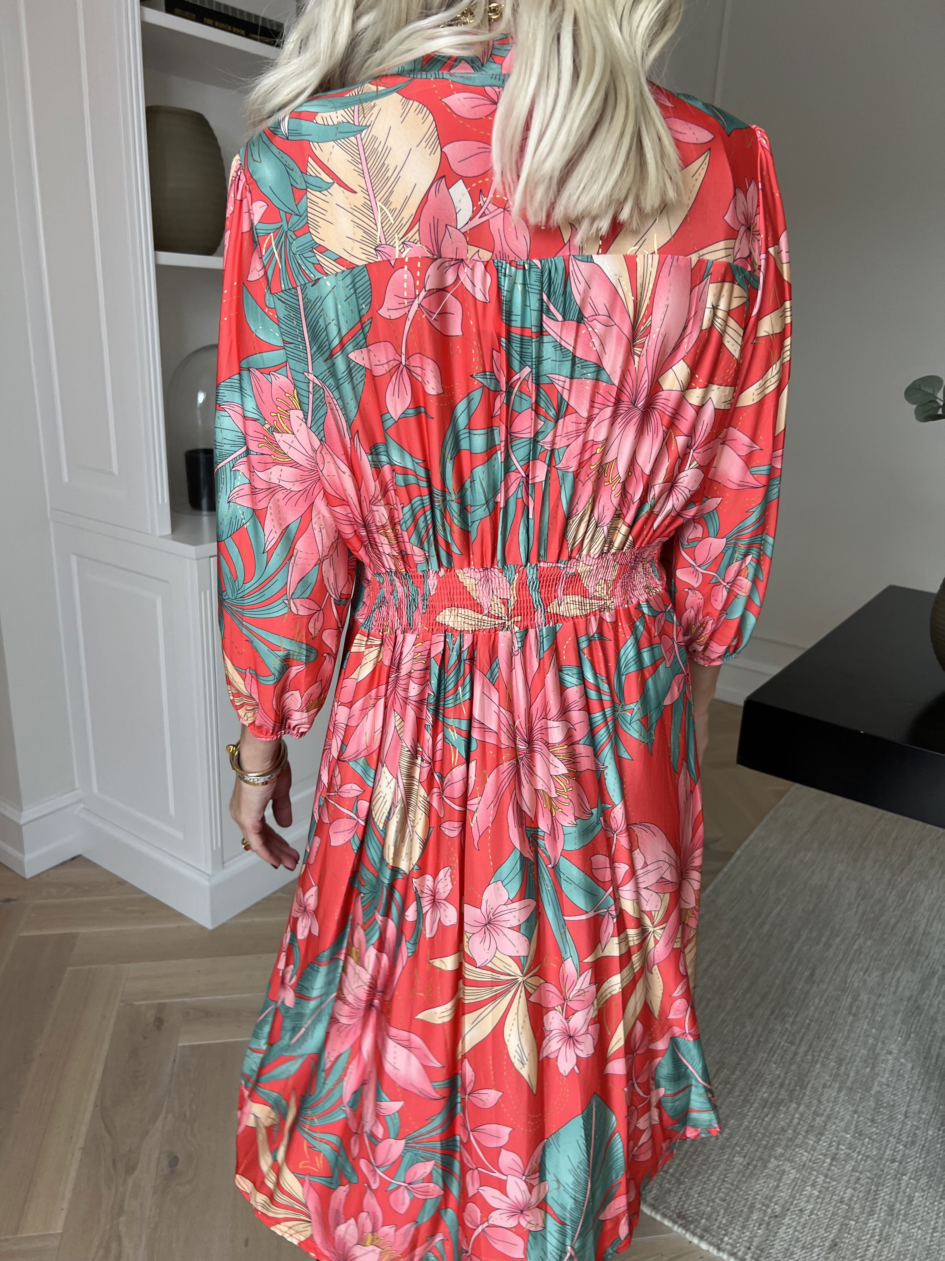 Vivien New Leaf - 3/4 ærmet kjole med mønster og slåede knapper